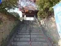 鳳出観音教会の山門・神門