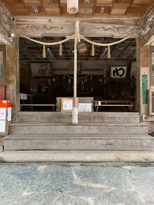 上一宮大粟神社の{uncategorized: "未分類", other: "その他", undefined: "問題あり", building: "その他建物", grave: "お墓", sacred_gate: "鳥居", guardian: "狛犬", statue: "像", buddha: "仏像", history: "歴史", nature: "自然", garden: "庭園", animal: "動物", pagoda: "塔", temizu: "手水舎", mountain_gate: "山門・神門", sanctuary: "本殿・本堂", subordinate: "末社・摂社", art: "芸術", scenery: "景色", jizo: "地蔵", ema: "絵馬", goshuin: "御朱印", omikuji: "おみくじ", items: "授与品その他", amulet: "お守り", goshuincho: "御朱印帳", eats: "食事", festival: "お祭り", votive_dance: "神楽", shichigosan: "七五三参", wedding: "結婚式", experience: "体験その他", initially: "初詣", around: "周辺", anti_infection: "感染症対策"}