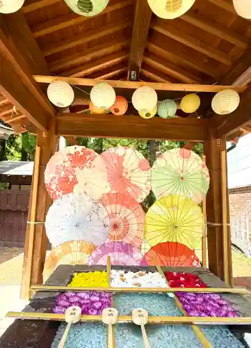 土津神社｜こどもと出世の神さまの{uncategorized: "未分類", other: "その他", undefined: "問題あり", building: "その他建物", grave: "お墓", sacred_gate: "鳥居", guardian: "狛犬", statue: "像", buddha: "仏像", history: "歴史", nature: "自然", garden: "庭園", animal: "動物", pagoda: "塔", temizu: "手水舎", mountain_gate: "山門・神門", sanctuary: "本殿・本堂", subordinate: "末社・摂社", art: "芸術", scenery: "景色", jizo: "地蔵", ema: "絵馬", goshuin: "御朱印", omikuji: "おみくじ", items: "授与品その他", amulet: "お守り", goshuincho: "御朱印帳", eats: "食事", festival: "お祭り", votive_dance: "神楽", shichigosan: "七五三参", wedding: "結婚式", experience: "体験その他", initially: "初詣", around: "周辺", anti_infection: "感染症対策"}