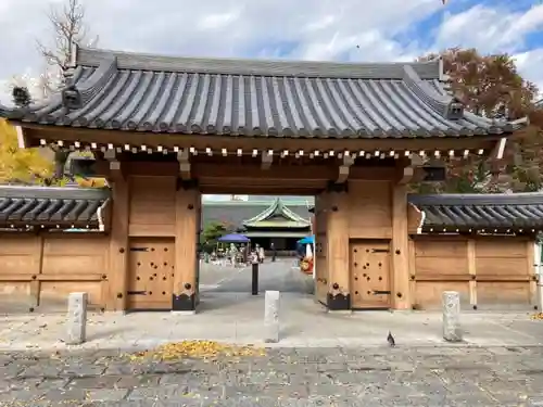 西新井大師総持寺の山門・神門