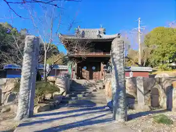 霊岩寺の山門・神門