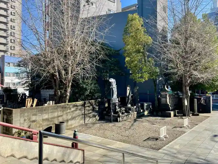 観音寺の{uncategorized: "未分類", other: "その他", undefined: "問題あり", building: "その他建物", grave: "お墓", sacred_gate: "鳥居", guardian: "狛犬", statue: "像", buddha: "仏像", history: "歴史", nature: "自然", garden: "庭園", animal: "動物", pagoda: "塔", temizu: "手水舎", mountain_gate: "山門・神門", sanctuary: "本殿・本堂", subordinate: "末社・摂社", art: "芸術", scenery: "景色", jizo: "地蔵", ema: "絵馬", goshuin: "御朱印", omikuji: "おみくじ", items: "授与品その他", amulet: "お守り", goshuincho: "御朱印帳", eats: "食事", festival: "お祭り", votive_dance: "神楽", shichigosan: "七五三参", wedding: "結婚式", experience: "体験その他", initially: "初詣", around: "周辺", anti_infection: "感染症対策"}