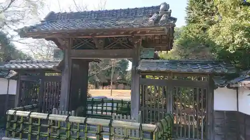 玉敷神社の山門