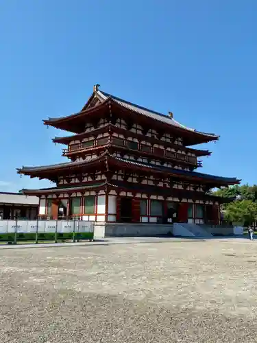 薬師寺の本殿・本堂