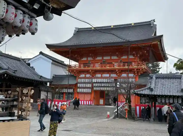 八坂神社(祇園さん)の{uncategorized: "未分類", other: "その他", undefined: "問題あり", building: "その他建物", grave: "お墓", sacred_gate: "鳥居", guardian: "狛犬", statue: "像", buddha: "仏像", history: "歴史", nature: "自然", garden: "庭園", animal: "動物", pagoda: "塔", temizu: "手水舎", mountain_gate: "山門・神門", sanctuary: "本殿・本堂", subordinate: "末社・摂社", art: "芸術", scenery: "景色", jizo: "地蔵", ema: "絵馬", goshuin: "御朱印", omikuji: "おみくじ", items: "授与品その他", amulet: "お守り", goshuincho: "御朱印帳", eats: "食事", festival: "お祭り", votive_dance: "神楽", shichigosan: "七五三参", wedding: "結婚式", experience: "体験その他", initially: "初詣", around: "周辺", anti_infection: "感染症対策"}