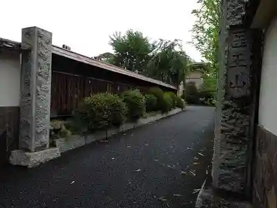 泉竜寺の山門・神門