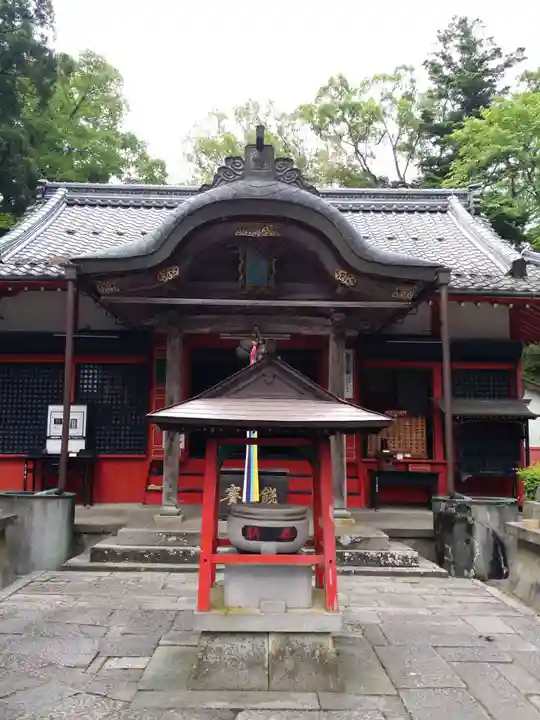 王地山まけきらい稲荷の本殿・本堂