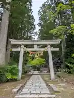 雄山神社中宮祈願殿の{uncategorized: "未分類", other: "その他", undefined: "問題あり", building: "その他建物", grave: "お墓", sacred_gate: "鳥居", guardian: "狛犬", statue: "像", buddha: "仏像", history: "歴史", nature: "自然", garden: "庭園", animal: "動物", pagoda: "塔", temizu: "手水舎", mountain_gate: "山門・神門", sanctuary: "本殿・本堂", subordinate: "末社・摂社", art: "芸術", scenery: "景色", jizo: "地蔵", ema: "絵馬", goshuin: "御朱印", omikuji: "おみくじ", items: "授与品その他", amulet: "お守り", goshuincho: "御朱印帳", eats: "食事", festival: "お祭り", votive_dance: "神楽", shichigosan: "七五三参", wedding: "結婚式", experience: "体験その他", initially: "初詣", around: "周辺", anti_infection: "感染症対策"}