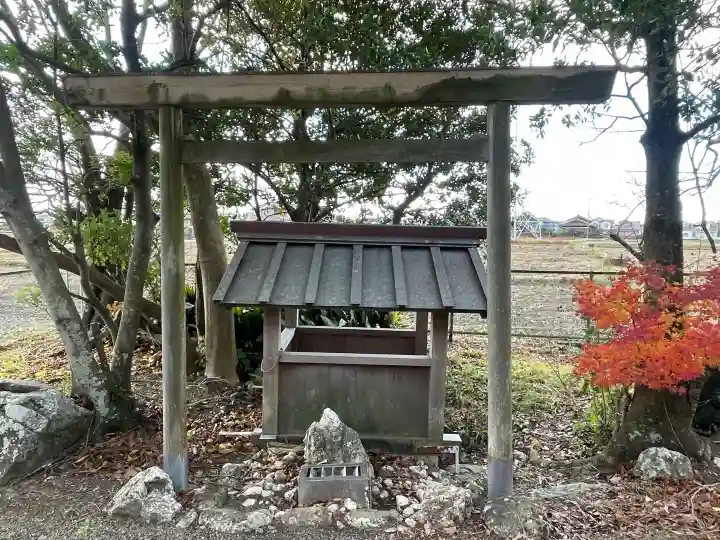 大水神社(御薗町長屋)の{uncategorized: "未分類", other: "その他", undefined: "問題あり", building: "その他建物", grave: "お墓", sacred_gate: "鳥居", guardian: "狛犬", statue: "像", buddha: "仏像", history: "歴史", nature: "自然", garden: "庭園", animal: "動物", pagoda: "塔", temizu: "手水舎", mountain_gate: "山門・神門", sanctuary: "本殿・本堂", subordinate: "末社・摂社", art: "芸術", scenery: "景色", jizo: "地蔵", ema: "絵馬", goshuin: "御朱印", omikuji: "おみくじ", items: "授与品その他", amulet: "お守り", goshuincho: "御朱印帳", eats: "食事", festival: "お祭り", votive_dance: "神楽", shichigosan: "七五三参", wedding: "結婚式", experience: "体験その他", initially: "初詣", around: "周辺", anti_infection: "感染症対策"}