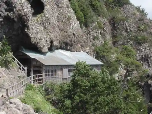 石室神社の本殿・本堂