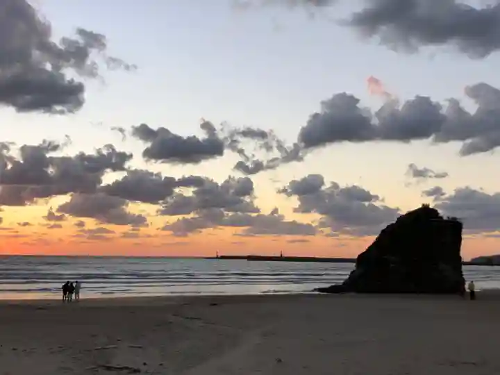 稲佐の浜 弁天島の景色