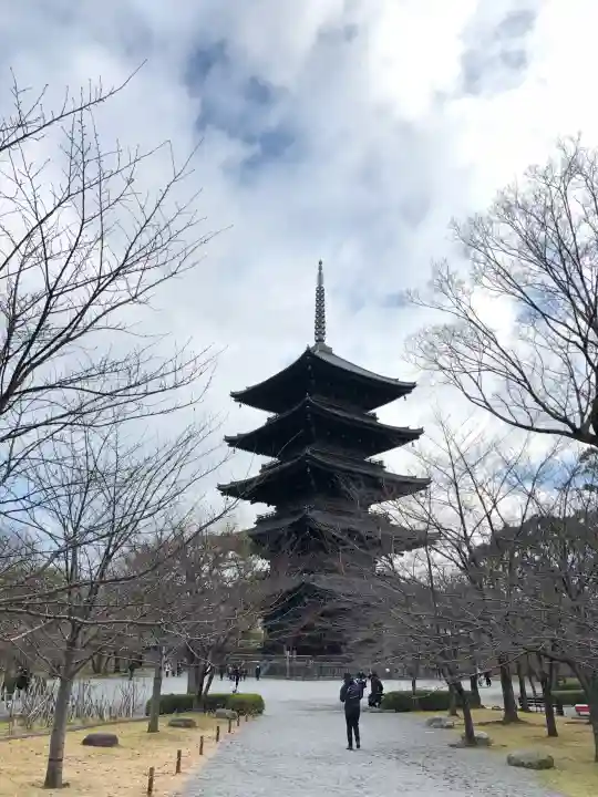 東寺(教王護国寺)の{uncategorized: "未分類", other: "その他", undefined: "問題あり", building: "その他建物", grave: "お墓", sacred_gate: "鳥居", guardian: "狛犬", statue: "像", buddha: "仏像", history: "歴史", nature: "自然", garden: "庭園", animal: "動物", pagoda: "塔", temizu: "手水舎", mountain_gate: "山門・神門", sanctuary: "本殿・本堂", subordinate: "末社・摂社", art: "芸術", scenery: "景色", jizo: "地蔵", ema: "絵馬", goshuin: "御朱印", omikuji: "おみくじ", items: "授与品その他", amulet: "お守り", goshuincho: "御朱印帳", eats: "食事", festival: "お祭り", votive_dance: "神楽", shichigosan: "七五三参", wedding: "結婚式", experience: "体験その他", initially: "初詣", around: "周辺", anti_infection: "感染症対策"}