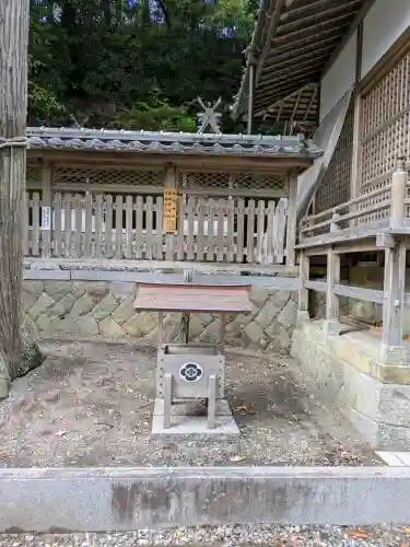須佐神社の{uncategorized: "未分類", other: "その他", undefined: "問題あり", building: "その他建物", grave: "お墓", sacred_gate: "鳥居", guardian: "狛犬", statue: "像", buddha: "仏像", history: "歴史", nature: "自然", garden: "庭園", animal: "動物", pagoda: "塔", temizu: "手水舎", mountain_gate: "山門・神門", sanctuary: "本殿・本堂", subordinate: "末社・摂社", art: "芸術", scenery: "景色", jizo: "地蔵", ema: "絵馬", goshuin: "御朱印", omikuji: "おみくじ", items: "授与品その他", amulet: "お守り", goshuincho: "御朱印帳", eats: "食事", festival: "お祭り", votive_dance: "神楽", shichigosan: "七五三参", wedding: "結婚式", experience: "体験その他", initially: "初詣", around: "周辺", anti_infection: "感染症対策"}