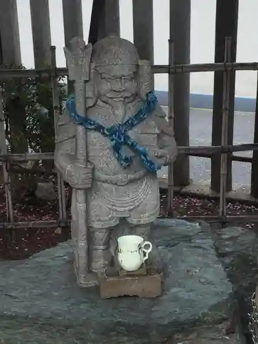 白幡八幡神社の像