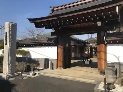 徳蔵寺の山門