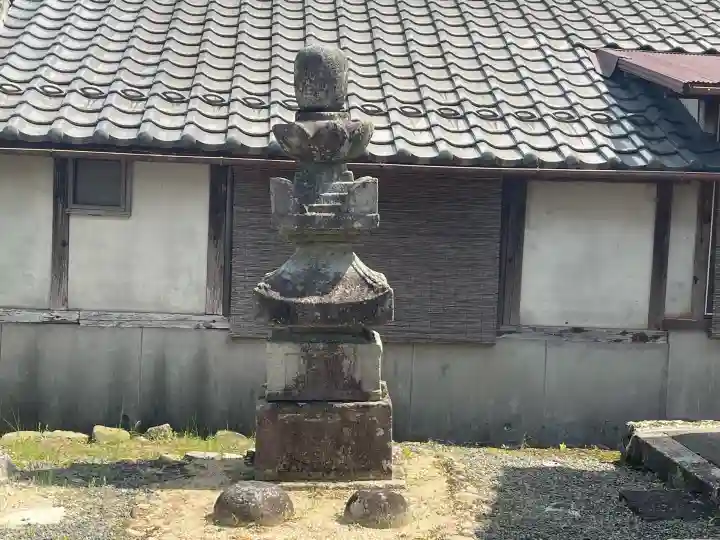 盛願寺の{uncategorized: "未分類", other: "その他", undefined: "問題あり", building: "その他建物", grave: "お墓", sacred_gate: "鳥居", guardian: "狛犬", statue: "像", buddha: "仏像", history: "歴史", nature: "自然", garden: "庭園", animal: "動物", pagoda: "塔", temizu: "手水舎", mountain_gate: "山門・神門", sanctuary: "本殿・本堂", subordinate: "末社・摂社", art: "芸術", scenery: "景色", jizo: "地蔵", ema: "絵馬", goshuin: "御朱印", omikuji: "おみくじ", items: "授与品その他", amulet: "お守り", goshuincho: "御朱印帳", eats: "食事", festival: "お祭り", votive_dance: "神楽", shichigosan: "七五三参", wedding: "結婚式", experience: "体験その他", initially: "初詣", around: "周辺", anti_infection: "感染症対策"}