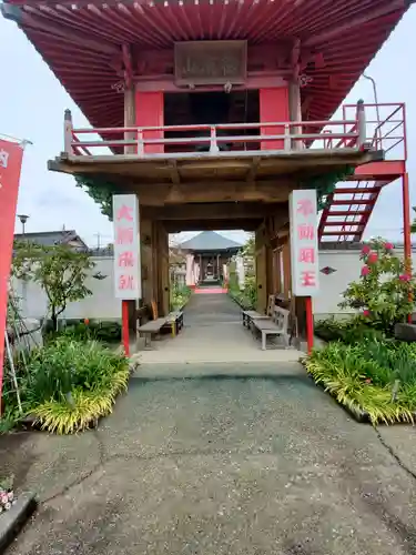 泉竜寺(乙女不動尊)の山門・神門