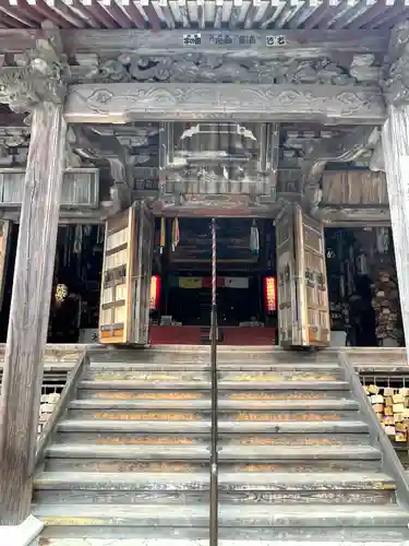 目の霊山　油山寺の本殿