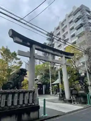 東神奈川熊野神社の{uncategorized: "未分類", other: "その他", undefined: "問題あり", building: "その他建物", grave: "お墓", sacred_gate: "鳥居", guardian: "狛犬", statue: "像", buddha: "仏像", history: "歴史", nature: "自然", garden: "庭園", animal: "動物", pagoda: "塔", temizu: "手水舎", mountain_gate: "山門・神門", sanctuary: "本殿・本堂", subordinate: "末社・摂社", art: "芸術", scenery: "景色", jizo: "地蔵", ema: "絵馬", goshuin: "御朱印", omikuji: "おみくじ", items: "授与品その他", amulet: "お守り", goshuincho: "御朱印帳", eats: "食事", festival: "お祭り", votive_dance: "神楽", shichigosan: "七五三参", wedding: "結婚式", experience: "体験その他", initially: "初詣", around: "周辺", anti_infection: "感染症対策"}