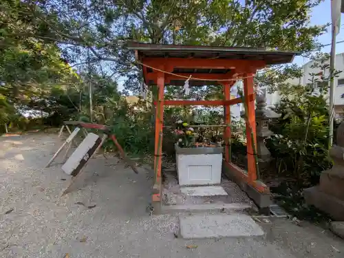野島神社の{uncategorized: "未分類", other: "その他", undefined: "問題あり", building: "その他建物", grave: "お墓", sacred_gate: "鳥居", guardian: "狛犬", statue: "像", buddha: "仏像", history: "歴史", nature: "自然", garden: "庭園", animal: "動物", pagoda: "塔", temizu: "手水舎", mountain_gate: "山門・神門", sanctuary: "本殿・本堂", subordinate: "末社・摂社", art: "芸術", scenery: "景色", jizo: "地蔵", ema: "絵馬", goshuin: "御朱印", omikuji: "おみくじ", items: "授与品その他", amulet: "お守り", goshuincho: "御朱印帳", eats: "食事", festival: "お祭り", votive_dance: "神楽", shichigosan: "七五三参", wedding: "結婚式", experience: "体験その他", initially: "初詣", around: "周辺", anti_infection: "感染症対策"}
