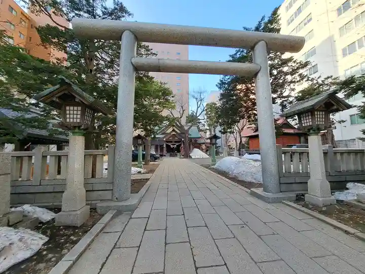 三吉神社の鳥居