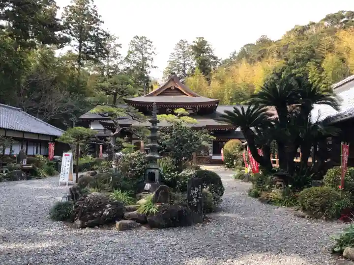 目の霊山 油山寺の庭園