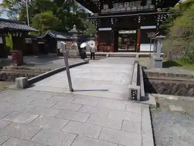 梅宮大社の山門・神門