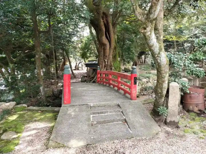 常宮神社の{uncategorized: "未分類", other: "その他", undefined: "問題あり", building: "その他建物", grave: "お墓", sacred_gate: "鳥居", guardian: "狛犬", statue: "像", buddha: "仏像", history: "歴史", nature: "自然", garden: "庭園", animal: "動物", pagoda: "塔", temizu: "手水舎", mountain_gate: "山門・神門", sanctuary: "本殿・本堂", subordinate: "末社・摂社", art: "芸術", scenery: "景色", jizo: "地蔵", ema: "絵馬", goshuin: "御朱印", omikuji: "おみくじ", items: "授与品その他", amulet: "お守り", goshuincho: "御朱印帳", eats: "食事", festival: "お祭り", votive_dance: "神楽", shichigosan: "七五三参", wedding: "結婚式", experience: "体験その他", initially: "初詣", around: "周辺", anti_infection: "感染症対策"}