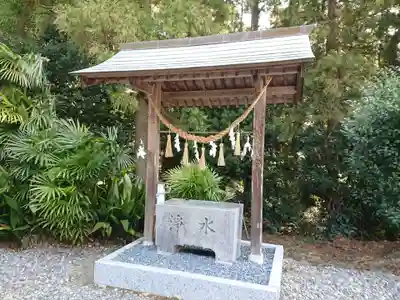 神明社の手水舎