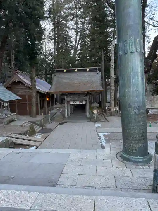 諏訪大社の{uncategorized: "未分類", other: "その他", undefined: "問題あり", building: "その他建物", grave: "お墓", sacred_gate: "鳥居", guardian: "狛犬", statue: "像", buddha: "仏像", history: "歴史", nature: "自然", garden: "庭園", animal: "動物", pagoda: "塔", temizu: "手水舎", mountain_gate: "山門・神門", sanctuary: "本殿・本堂", subordinate: "末社・摂社", art: "芸術", scenery: "景色", jizo: "地蔵", ema: "絵馬", goshuin: "御朱印", omikuji: "おみくじ", items: "授与品その他", amulet: "お守り", goshuincho: "御朱印帳", eats: "食事", festival: "お祭り", votive_dance: "神楽", shichigosan: "七五三参", wedding: "結婚式", experience: "体験その他", initially: "初詣", around: "周辺", anti_infection: "感染症対策"}