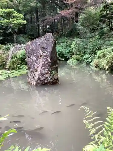 内々神社の庭園