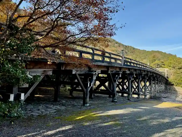伊勢神宮内宮(皇大神宮)の{uncategorized: "未分類", other: "その他", undefined: "問題あり", building: "その他建物", grave: "お墓", sacred_gate: "鳥居", guardian: "狛犬", statue: "像", buddha: "仏像", history: "歴史", nature: "自然", garden: "庭園", animal: "動物", pagoda: "塔", temizu: "手水舎", mountain_gate: "山門・神門", sanctuary: "本殿・本堂", subordinate: "末社・摂社", art: "芸術", scenery: "景色", jizo: "地蔵", ema: "絵馬", goshuin: "御朱印", omikuji: "おみくじ", items: "授与品その他", amulet: "お守り", goshuincho: "御朱印帳", eats: "食事", festival: "お祭り", votive_dance: "神楽", shichigosan: "七五三参", wedding: "結婚式", experience: "体験その他", initially: "初詣", around: "周辺", anti_infection: "感染症対策"}