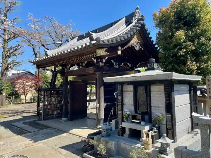 本立寺の{uncategorized: "未分類", other: "その他", undefined: "問題あり", building: "その他建物", grave: "お墓", sacred_gate: "鳥居", guardian: "狛犬", statue: "像", buddha: "仏像", history: "歴史", nature: "自然", garden: "庭園", animal: "動物", pagoda: "塔", temizu: "手水舎", mountain_gate: "山門・神門", sanctuary: "本殿・本堂", subordinate: "末社・摂社", art: "芸術", scenery: "景色", jizo: "地蔵", ema: "絵馬", goshuin: "御朱印", omikuji: "おみくじ", items: "授与品その他", amulet: "お守り", goshuincho: "御朱印帳", eats: "食事", festival: "お祭り", votive_dance: "神楽", shichigosan: "七五三参", wedding: "結婚式", experience: "体験その他", initially: "初詣", around: "周辺", anti_infection: "感染症対策"}