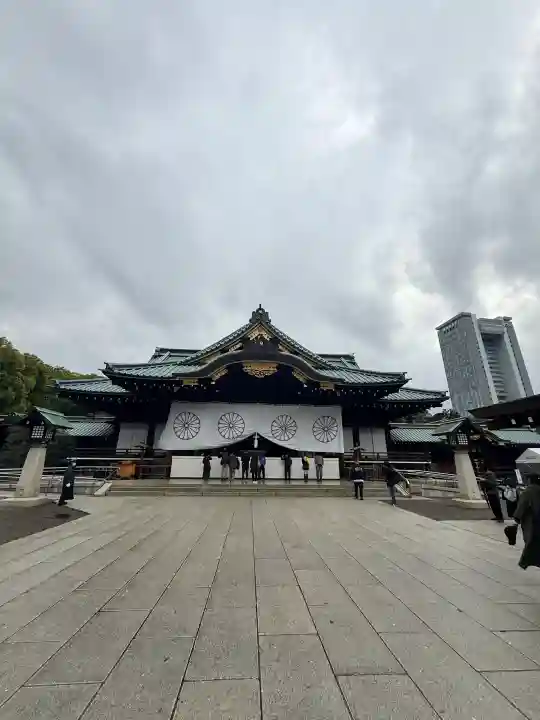 靖國神社の{uncategorized: "未分類", other: "その他", undefined: "問題あり", building: "その他建物", grave: "お墓", sacred_gate: "鳥居", guardian: "狛犬", statue: "像", buddha: "仏像", history: "歴史", nature: "自然", garden: "庭園", animal: "動物", pagoda: "塔", temizu: "手水舎", mountain_gate: "山門・神門", sanctuary: "本殿・本堂", subordinate: "末社・摂社", art: "芸術", scenery: "景色", jizo: "地蔵", ema: "絵馬", goshuin: "御朱印", omikuji: "おみくじ", items: "授与品その他", amulet: "お守り", goshuincho: "御朱印帳", eats: "食事", festival: "お祭り", votive_dance: "神楽", shichigosan: "七五三参", wedding: "結婚式", experience: "体験その他", initially: "初詣", around: "周辺", anti_infection: "感染症対策"}
