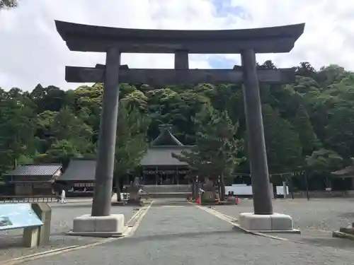 石見国一宮　物部神社の鳥居