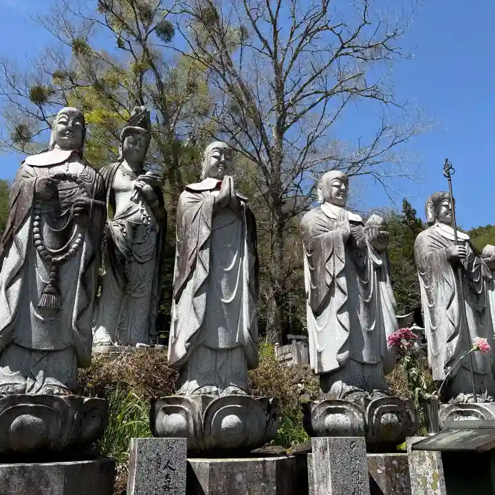 東円寺の{uncategorized: "未分類", other: "その他", undefined: "問題あり", building: "その他建物", grave: "お墓", sacred_gate: "鳥居", guardian: "狛犬", statue: "像", buddha: "仏像", history: "歴史", nature: "自然", garden: "庭園", animal: "動物", pagoda: "塔", temizu: "手水舎", mountain_gate: "山門・神門", sanctuary: "本殿・本堂", subordinate: "末社・摂社", art: "芸術", scenery: "景色", jizo: "地蔵", ema: "絵馬", goshuin: "御朱印", omikuji: "おみくじ", items: "授与品その他", amulet: "お守り", goshuincho: "御朱印帳", eats: "食事", festival: "お祭り", votive_dance: "神楽", shichigosan: "七五三参", wedding: "結婚式", experience: "体験その他", initially: "初詣", around: "周辺", anti_infection: "感染症対策"}