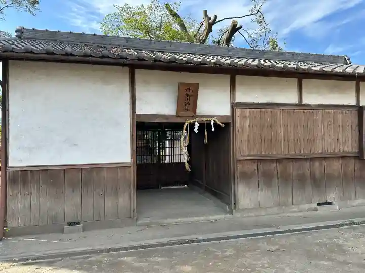 丹生川神社の{uncategorized: "未分類", other: "その他", undefined: "問題あり", building: "その他建物", grave: "お墓", sacred_gate: "鳥居", guardian: "狛犬", statue: "像", buddha: "仏像", history: "歴史", nature: "自然", garden: "庭園", animal: "動物", pagoda: "塔", temizu: "手水舎", mountain_gate: "山門・神門", sanctuary: "本殿・本堂", subordinate: "末社・摂社", art: "芸術", scenery: "景色", jizo: "地蔵", ema: "絵馬", goshuin: "御朱印", omikuji: "おみくじ", items: "授与品その他", amulet: "お守り", goshuincho: "御朱印帳", eats: "食事", festival: "お祭り", votive_dance: "神楽", shichigosan: "七五三参", wedding: "結婚式", experience: "体験その他", initially: "初詣", around: "周辺", anti_infection: "感染症対策"}