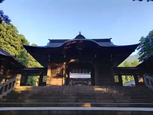 彌彦神社の山門