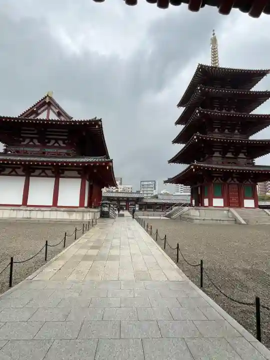 四天王寺の{uncategorized: "未分類", other: "その他", undefined: "問題あり", building: "その他建物", grave: "お墓", sacred_gate: "鳥居", guardian: "狛犬", statue: "像", buddha: "仏像", history: "歴史", nature: "自然", garden: "庭園", animal: "動物", pagoda: "塔", temizu: "手水舎", mountain_gate: "山門・神門", sanctuary: "本殿・本堂", subordinate: "末社・摂社", art: "芸術", scenery: "景色", jizo: "地蔵", ema: "絵馬", goshuin: "御朱印", omikuji: "おみくじ", items: "授与品その他", amulet: "お守り", goshuincho: "御朱印帳", eats: "食事", festival: "お祭り", votive_dance: "神楽", shichigosan: "七五三参", wedding: "結婚式", experience: "体験その他", initially: "初詣", around: "周辺", anti_infection: "感染症対策"}