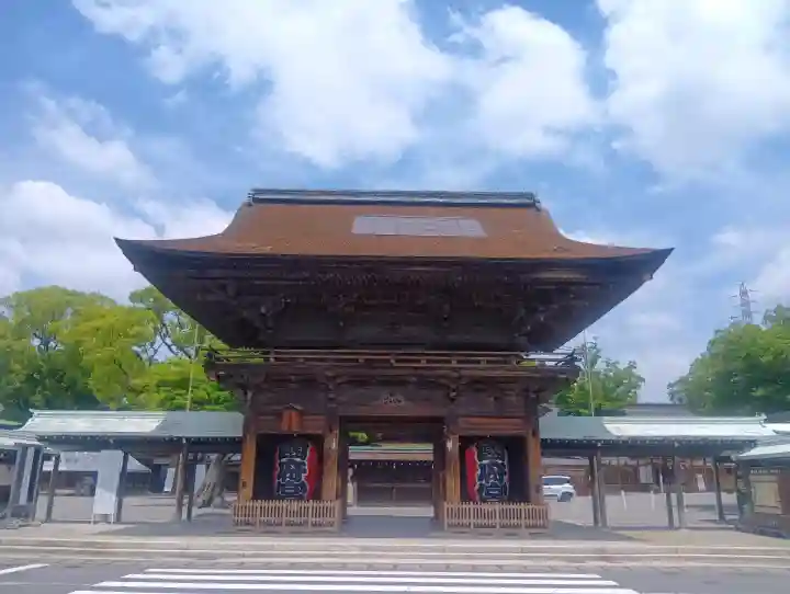 尾張大國霊神社(国府宮)の{uncategorized: "未分類", other: "その他", undefined: "問題あり", building: "その他建物", grave: "お墓", sacred_gate: "鳥居", guardian: "狛犬", statue: "像", buddha: "仏像", history: "歴史", nature: "自然", garden: "庭園", animal: "動物", pagoda: "塔", temizu: "手水舎", mountain_gate: "山門・神門", sanctuary: "本殿・本堂", subordinate: "末社・摂社", art: "芸術", scenery: "景色", jizo: "地蔵", ema: "絵馬", goshuin: "御朱印", omikuji: "おみくじ", items: "授与品その他", amulet: "お守り", goshuincho: "御朱印帳", eats: "食事", festival: "お祭り", votive_dance: "神楽", shichigosan: "七五三参", wedding: "結婚式", experience: "体験その他", initially: "初詣", around: "周辺", anti_infection: "感染症対策"}