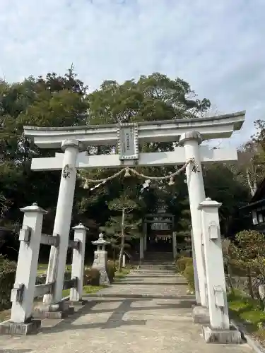 知波夜比古神社の{uncategorized: "未分類", other: "その他", undefined: "問題あり", building: "その他建物", grave: "お墓", sacred_gate: "鳥居", guardian: "狛犬", statue: "像", buddha: "仏像", history: "歴史", nature: "自然", garden: "庭園", animal: "動物", pagoda: "塔", temizu: "手水舎", mountain_gate: "山門・神門", sanctuary: "本殿・本堂", subordinate: "末社・摂社", art: "芸術", scenery: "景色", jizo: "地蔵", ema: "絵馬", goshuin: "御朱印", omikuji: "おみくじ", items: "授与品その他", amulet: "お守り", goshuincho: "御朱印帳", eats: "食事", festival: "お祭り", votive_dance: "神楽", shichigosan: "七五三参", wedding: "結婚式", experience: "体験その他", initially: "初詣", around: "周辺", anti_infection: "感染症対策"}