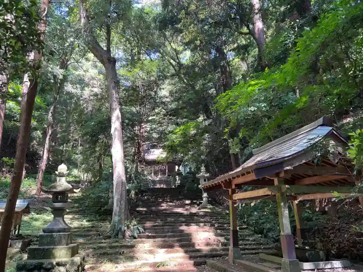 八幡宮來宮神社の{uncategorized: "未分類", other: "その他", undefined: "問題あり", building: "その他建物", grave: "お墓", sacred_gate: "鳥居", guardian: "狛犬", statue: "像", buddha: "仏像", history: "歴史", nature: "自然", garden: "庭園", animal: "動物", pagoda: "塔", temizu: "手水舎", mountain_gate: "山門・神門", sanctuary: "本殿・本堂", subordinate: "末社・摂社", art: "芸術", scenery: "景色", jizo: "地蔵", ema: "絵馬", goshuin: "御朱印", omikuji: "おみくじ", items: "授与品その他", amulet: "お守り", goshuincho: "御朱印帳", eats: "食事", festival: "お祭り", votive_dance: "神楽", shichigosan: "七五三参", wedding: "結婚式", experience: "体験その他", initially: "初詣", around: "周辺", anti_infection: "感染症対策"}