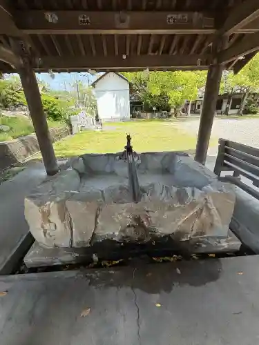 闘鶏神社の{uncategorized: "未分類", other: "その他", undefined: "問題あり", building: "その他建物", grave: "お墓", sacred_gate: "鳥居", guardian: "狛犬", statue: "像", buddha: "仏像", history: "歴史", nature: "自然", garden: "庭園", animal: "動物", pagoda: "塔", temizu: "手水舎", mountain_gate: "山門・神門", sanctuary: "本殿・本堂", subordinate: "末社・摂社", art: "芸術", scenery: "景色", jizo: "地蔵", ema: "絵馬", goshuin: "御朱印", omikuji: "おみくじ", items: "授与品その他", amulet: "お守り", goshuincho: "御朱印帳", eats: "食事", festival: "お祭り", votive_dance: "神楽", shichigosan: "七五三参", wedding: "結婚式", experience: "体験その他", initially: "初詣", around: "周辺", anti_infection: "感染症対策"}