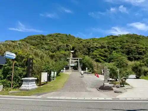洲崎神社の{uncategorized: "未分類", other: "その他", undefined: "問題あり", building: "その他建物", grave: "お墓", sacred_gate: "鳥居", guardian: "狛犬", statue: "像", buddha: "仏像", history: "歴史", nature: "自然", garden: "庭園", animal: "動物", pagoda: "塔", temizu: "手水舎", mountain_gate: "山門・神門", sanctuary: "本殿・本堂", subordinate: "末社・摂社", art: "芸術", scenery: "景色", jizo: "地蔵", ema: "絵馬", goshuin: "御朱印", omikuji: "おみくじ", items: "授与品その他", amulet: "お守り", goshuincho: "御朱印帳", eats: "食事", festival: "お祭り", votive_dance: "神楽", shichigosan: "七五三参", wedding: "結婚式", experience: "体験その他", initially: "初詣", around: "周辺", anti_infection: "感染症対策"}