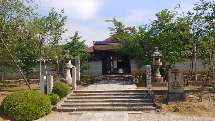 霊山寺(仁和寺塔頭)の本殿・本堂