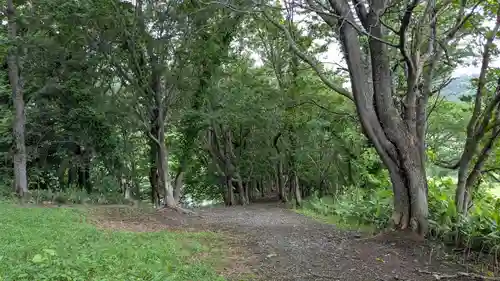 旭春日神社の庭園