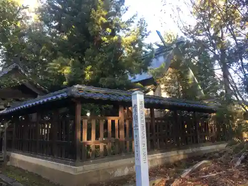 神明社の本殿