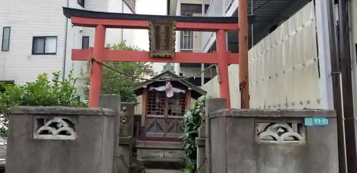 荒木稲荷大明神の鳥居