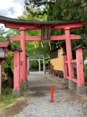 鼻顔稲荷神社の{uncategorized: "未分類", other: "その他", undefined: "問題あり", building: "その他建物", grave: "お墓", sacred_gate: "鳥居", guardian: "狛犬", statue: "像", buddha: "仏像", history: "歴史", nature: "自然", garden: "庭園", animal: "動物", pagoda: "塔", temizu: "手水舎", mountain_gate: "山門・神門", sanctuary: "本殿・本堂", subordinate: "末社・摂社", art: "芸術", scenery: "景色", jizo: "地蔵", ema: "絵馬", goshuin: "御朱印", omikuji: "おみくじ", items: "授与品その他", amulet: "お守り", goshuincho: "御朱印帳", eats: "食事", festival: "お祭り", votive_dance: "神楽", shichigosan: "七五三参", wedding: "結婚式", experience: "体験その他", initially: "初詣", around: "周辺", anti_infection: "感染症対策"}