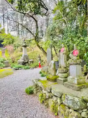 岩之上堂の{uncategorized: "未分類", other: "その他", undefined: "問題あり", building: "その他建物", grave: "お墓", sacred_gate: "鳥居", guardian: "狛犬", statue: "像", buddha: "仏像", history: "歴史", nature: "自然", garden: "庭園", animal: "動物", pagoda: "塔", temizu: "手水舎", mountain_gate: "山門・神門", sanctuary: "本殿・本堂", subordinate: "末社・摂社", art: "芸術", scenery: "景色", jizo: "地蔵", ema: "絵馬", goshuin: "御朱印", omikuji: "おみくじ", items: "授与品その他", amulet: "お守り", goshuincho: "御朱印帳", eats: "食事", festival: "お祭り", votive_dance: "神楽", shichigosan: "七五三参", wedding: "結婚式", experience: "体験その他", initially: "初詣", around: "周辺", anti_infection: "感染症対策"}
